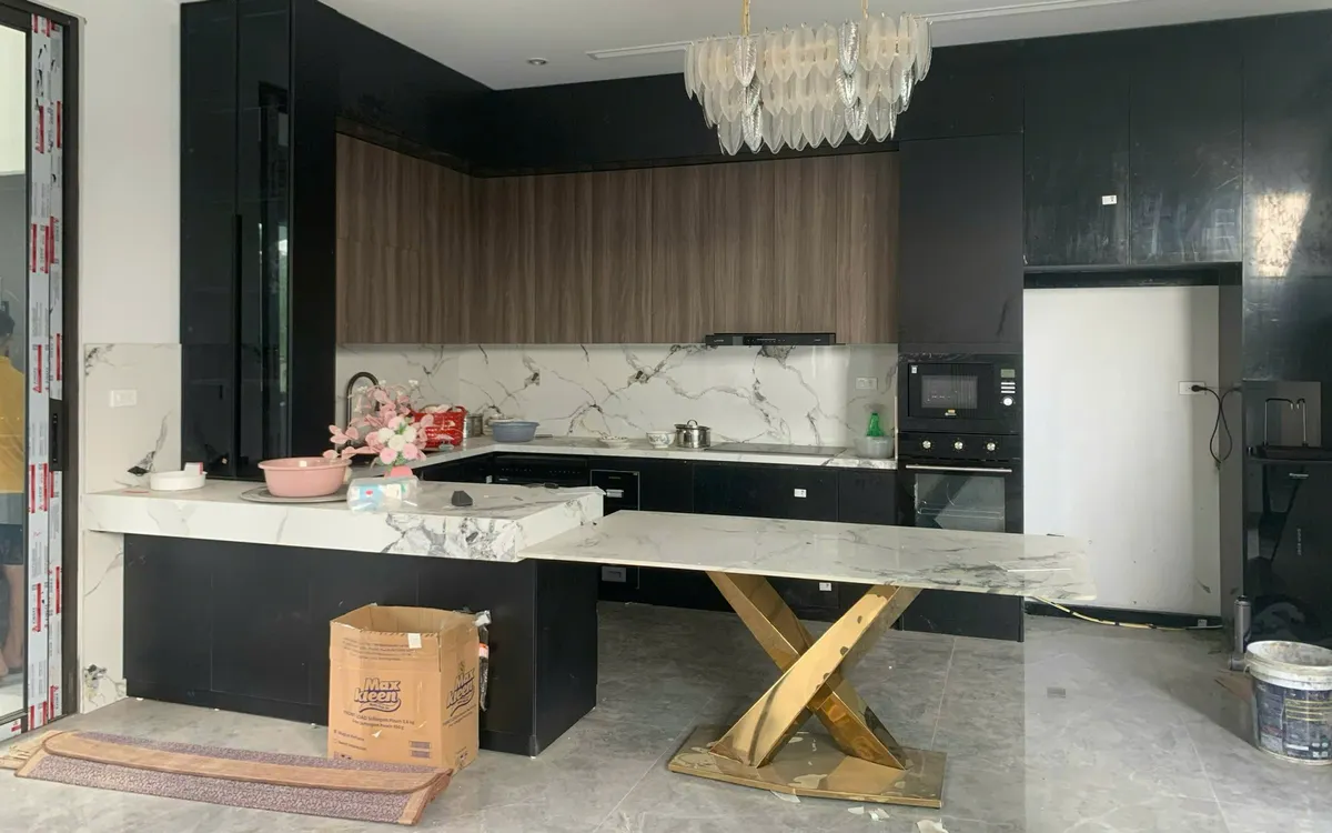 Tủ bếp gỗ công nghiệp chống ẩm do PT HOME thi công tại Việt Trì, Phú Thọ